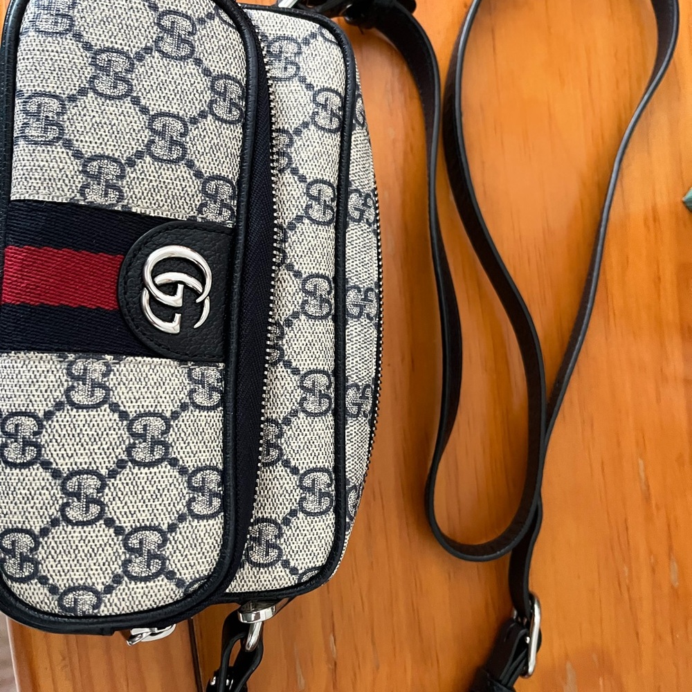 Authentic Gucci crossbody/belt bag